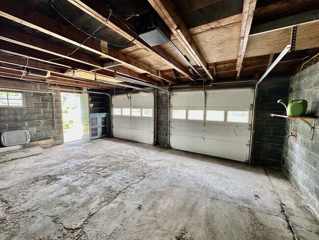 Building Photo - 2115 Lake Rd
