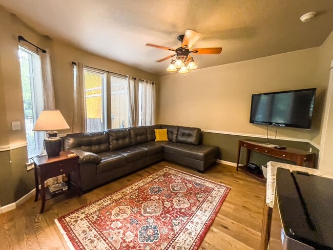 Building Photo - Jackson Creek Suite: Fully Furnished Charming Condo Nestled in Near a Creek $300