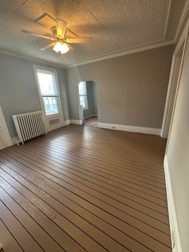 Building Photo - 127 1st St