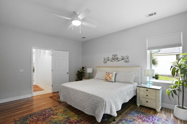 Building Photo - 211 Hampton Cir