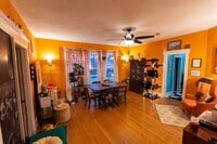 Building Photo - Huge sunny vintage 4bedroom apartment