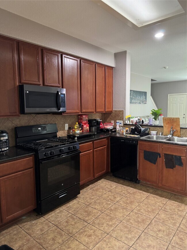 Building Photo - 5239 Rio Dr