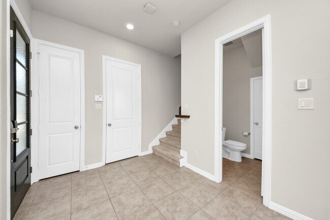 Building Photo - 1635 Ryon Falls Dr