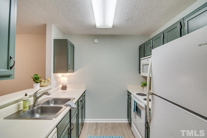 Building Photo - Room in Condo on Audubon Lake Dr