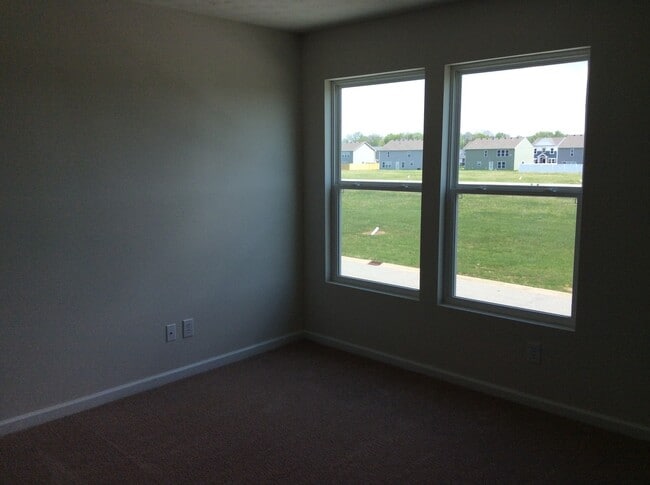 Building Photo - Columbus IN - 3 br with loft
