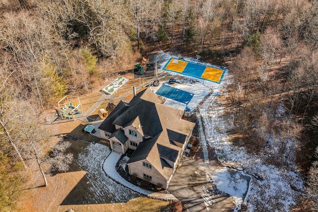 Building Photo - 1551 Wooded Acres Dr