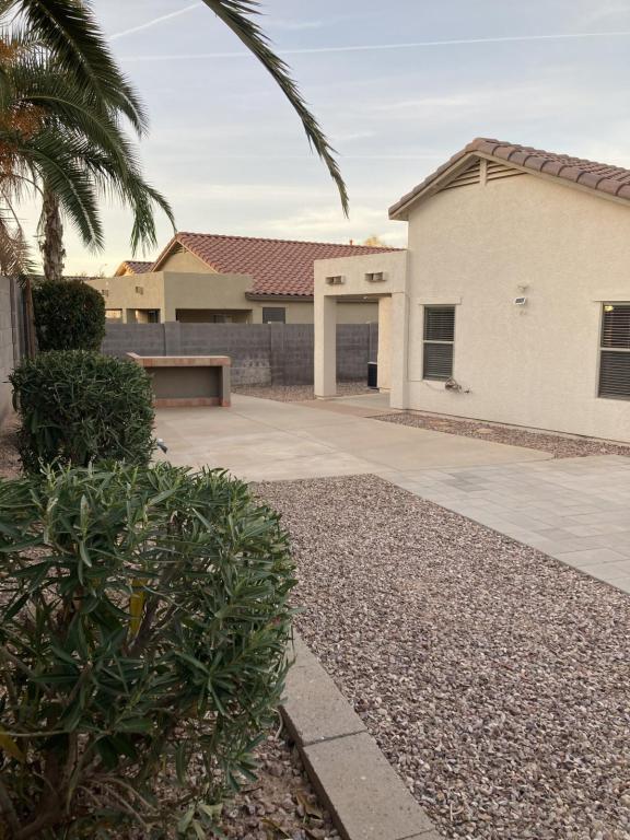 Building Photo - 3723 S Oxley