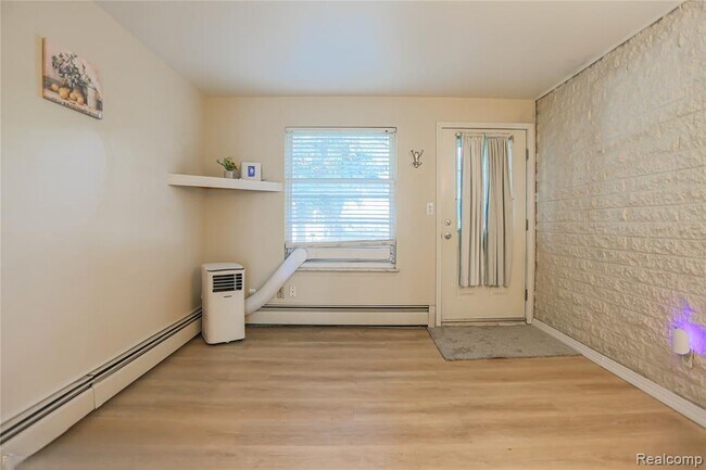 Building Photo - 119 Floral Ave