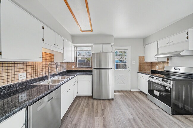 Building Photo - 956 Macon St