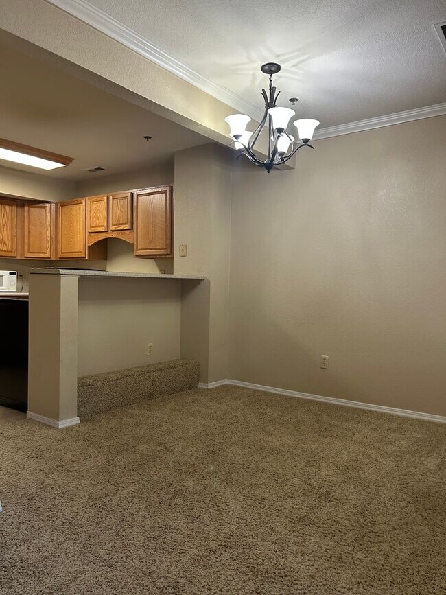 Building Photo - $1700/Mos 1 Bed 1 Bath Lower Level Condo i...