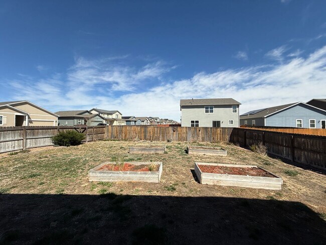 Building Photo - 3 Bed 3 Bath Home Minutes Away from Ft. Carson, Peterson SFB , & Schriever SFB!!
