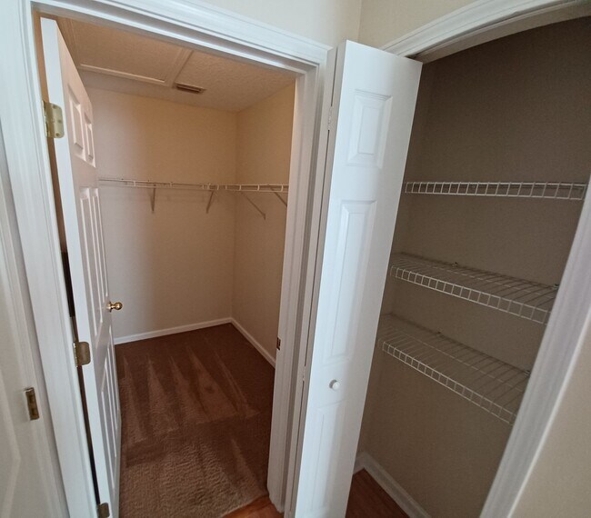 Building Photo - "$500 MOVE-IN SPECIAL! - Beautifully Updated 2/2 Condo in Gated Southside Neighborhood!"