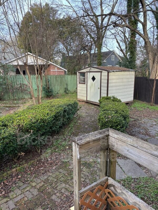 Building Photo - 1221 Owsley Ave