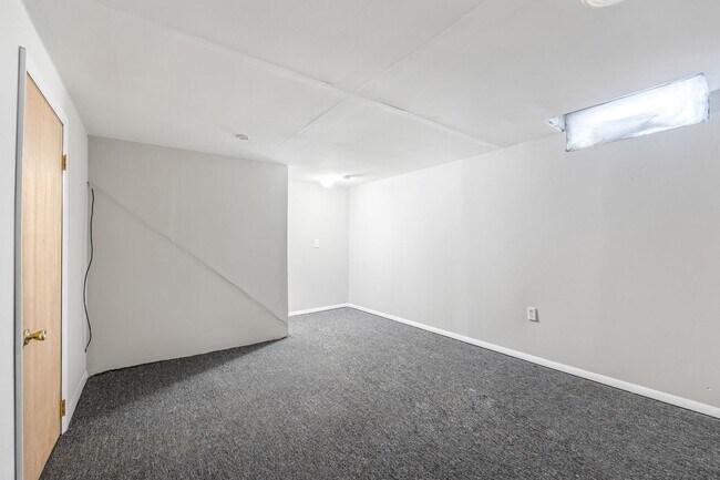 Building Photo - 3075 Kingston Ct