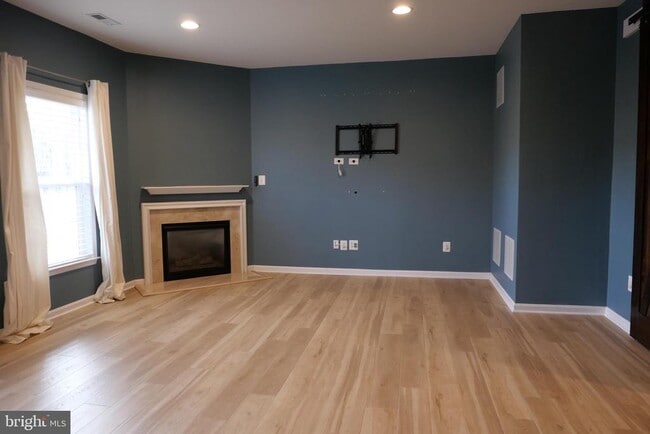 Building Photo - 25152 Sweet Myrtle Square