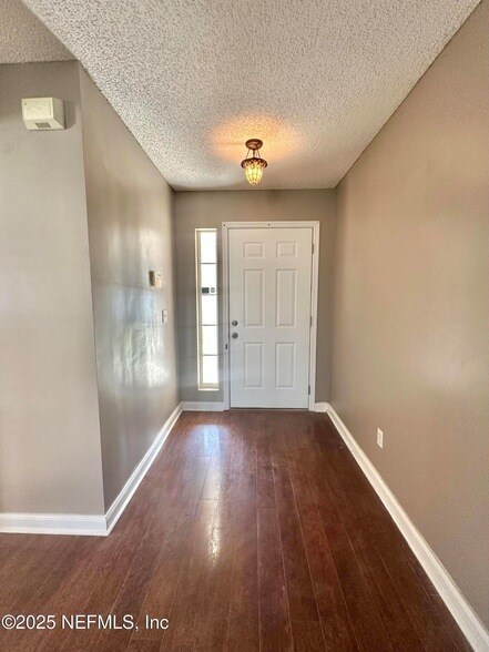 Building Photo - 925 Lake Sanford Ct