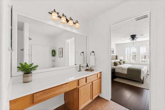Building Photo - 6 Druids Glen Pl