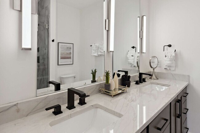 Building Photo - 3206 West End Cir