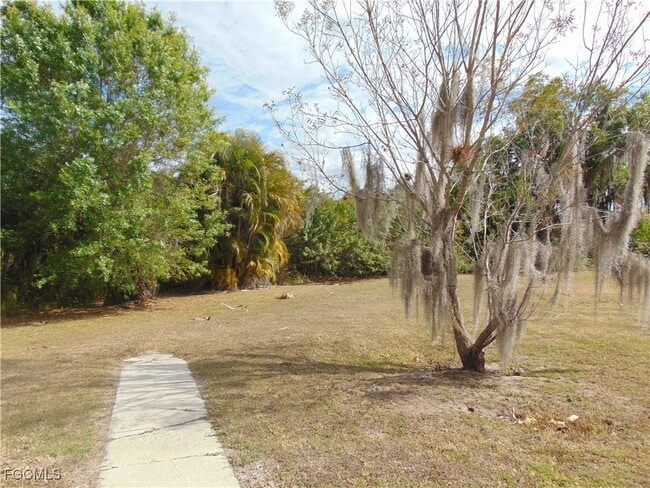 Building Photo - 713 Caloosa Estates Dr