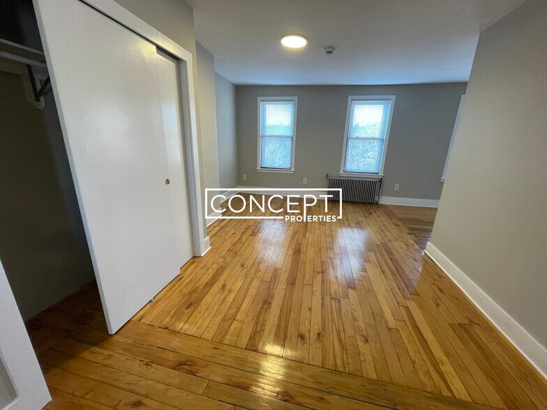 Building Photo - 39 Beacon St