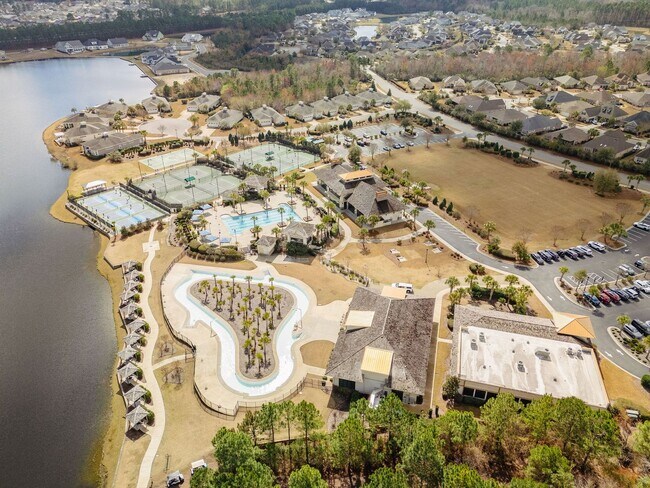 Building Photo - ~ COMPASS POINTE ~