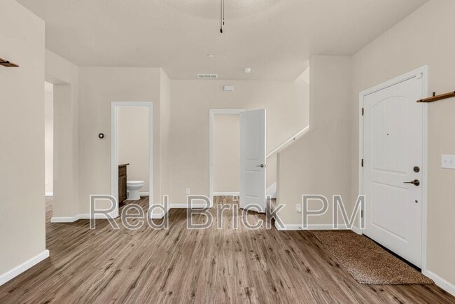 Building Photo - 3665 Venice Ave