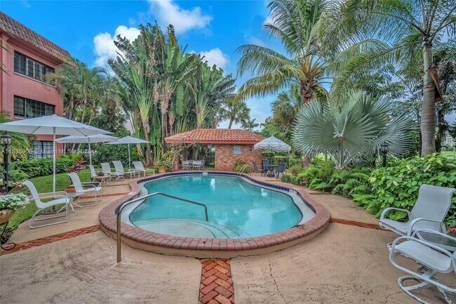 Building Photo - 250 E Royal Palm Rd