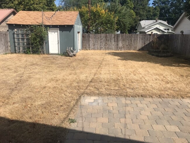 Building Photo - 3 BEDROOM GARLAND DISTRICT BUNGALOW