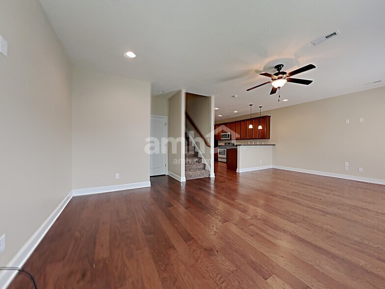 Building Photo - 7217 Deer Springs Way