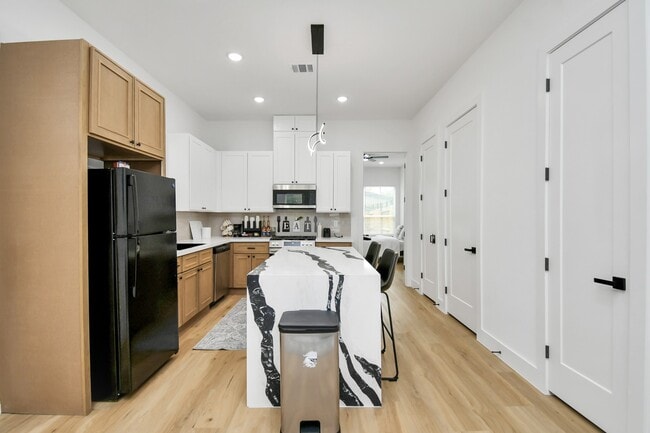 Building Photo - 7129 Sidney St