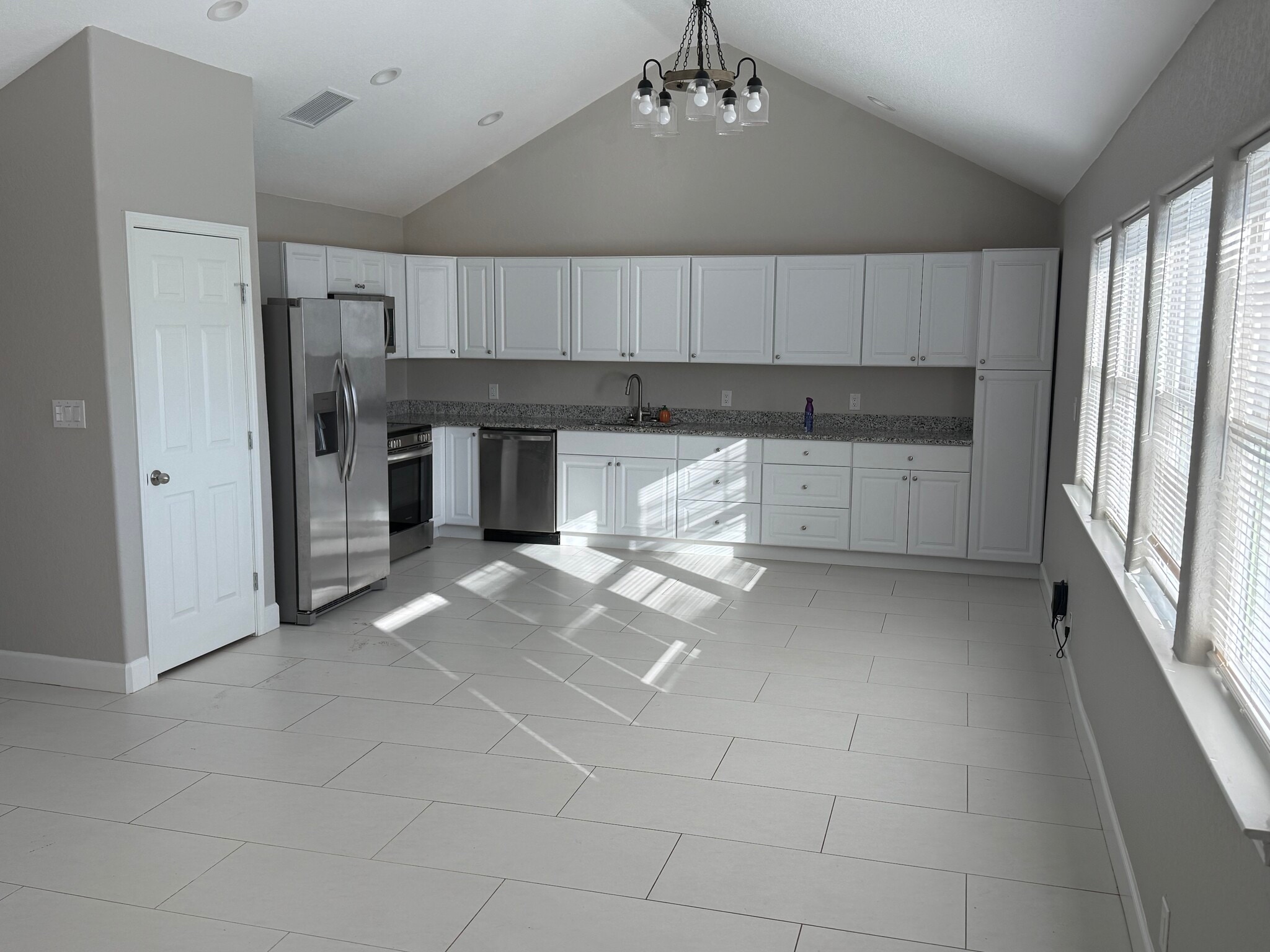 Building Photo - 1919 Cattail