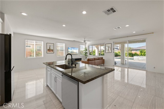 Building Photo - 50105 Rocamora St