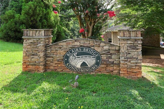 Building Photo - 7116 Blairs View Dr