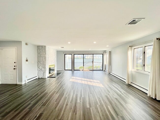 Building Photo - 4C Cove Ln