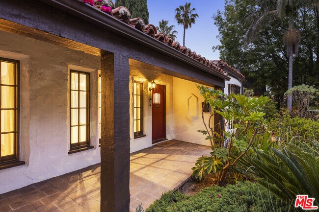 Building Photo - 1169 S Sierra Bonita Ave