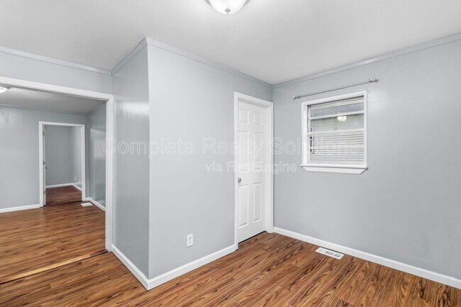 Building Photo - 8235 Albin Ave