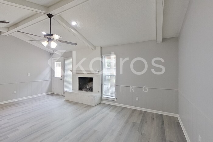 Building Photo - 10 Idlewood Ln