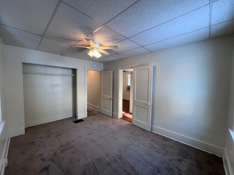 Building Photo - 827 Norwich Ave