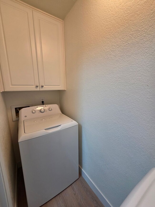 Building Photo - Large 2 Bedroom, 2 Bath Condo in San Ramon