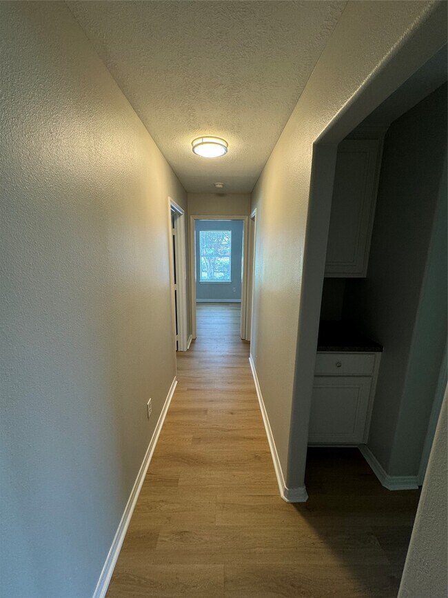 Building Photo - 16324 Sun View Ln