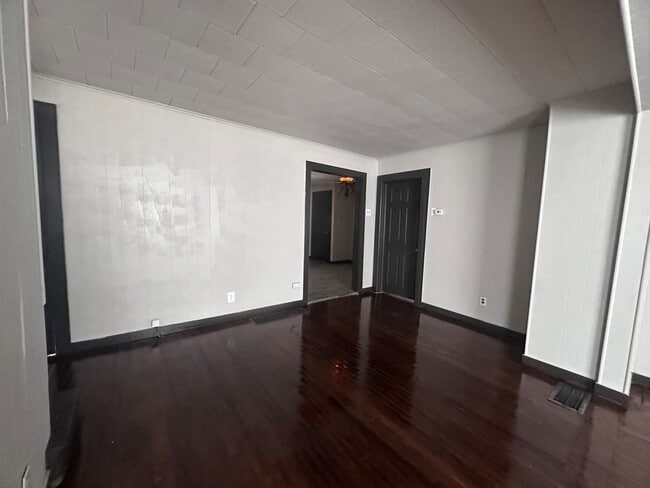 Building Photo - 209 Cook-