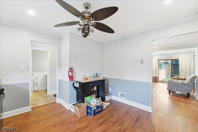 Building Photo - 2606 Trafalgar Square