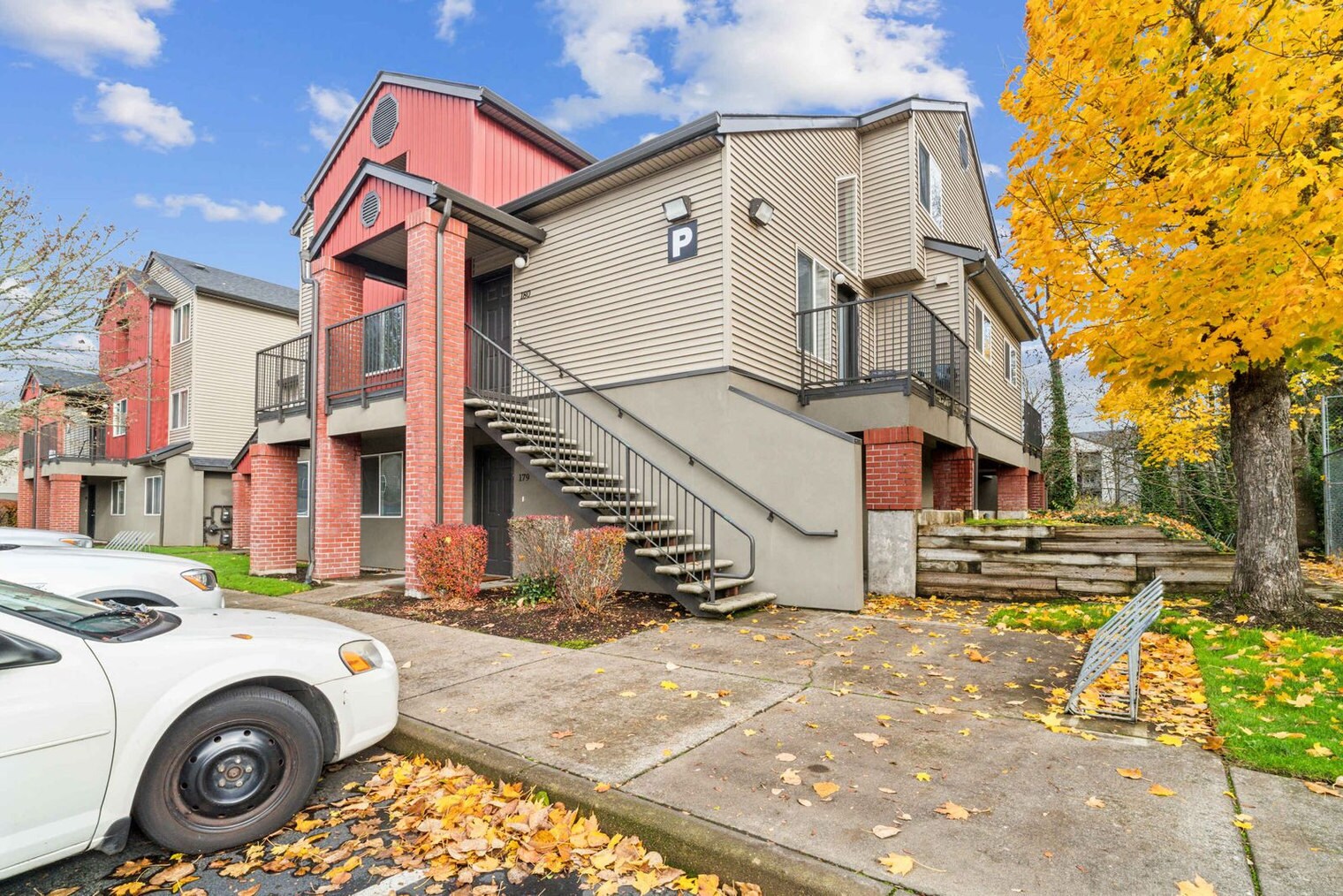 Building Photo - 3225 Kinsrow Ave