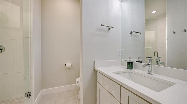 Building Photo - 1537 Siesta Dr