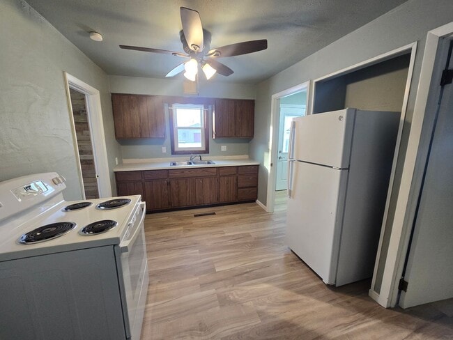 Building Photo - VIDEOTOUR: 3-Bedroom Country home with Garage and more! PETS WELCOME