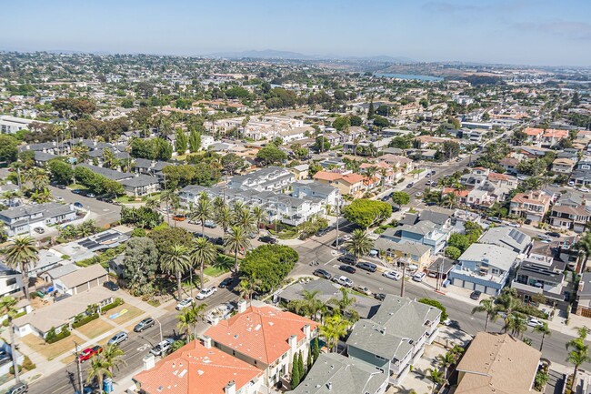 Building Photo - Carlsbad Village Furnished 2 bedroom/2 bath Long Term