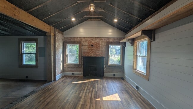 Building Photo - Completely remodeled Studio Home