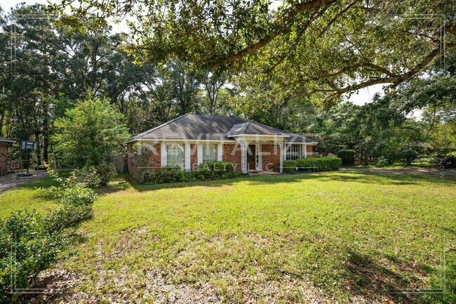 Building Photo - 3/2 Brick Home with Sunroom, Deck, and Car...