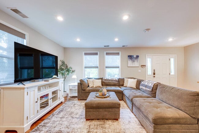 Building Photo - 1518 Riverside Ave