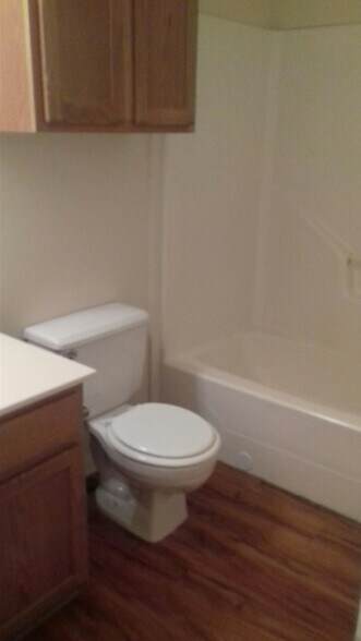 Building Photo - 1210 webhollow Cir